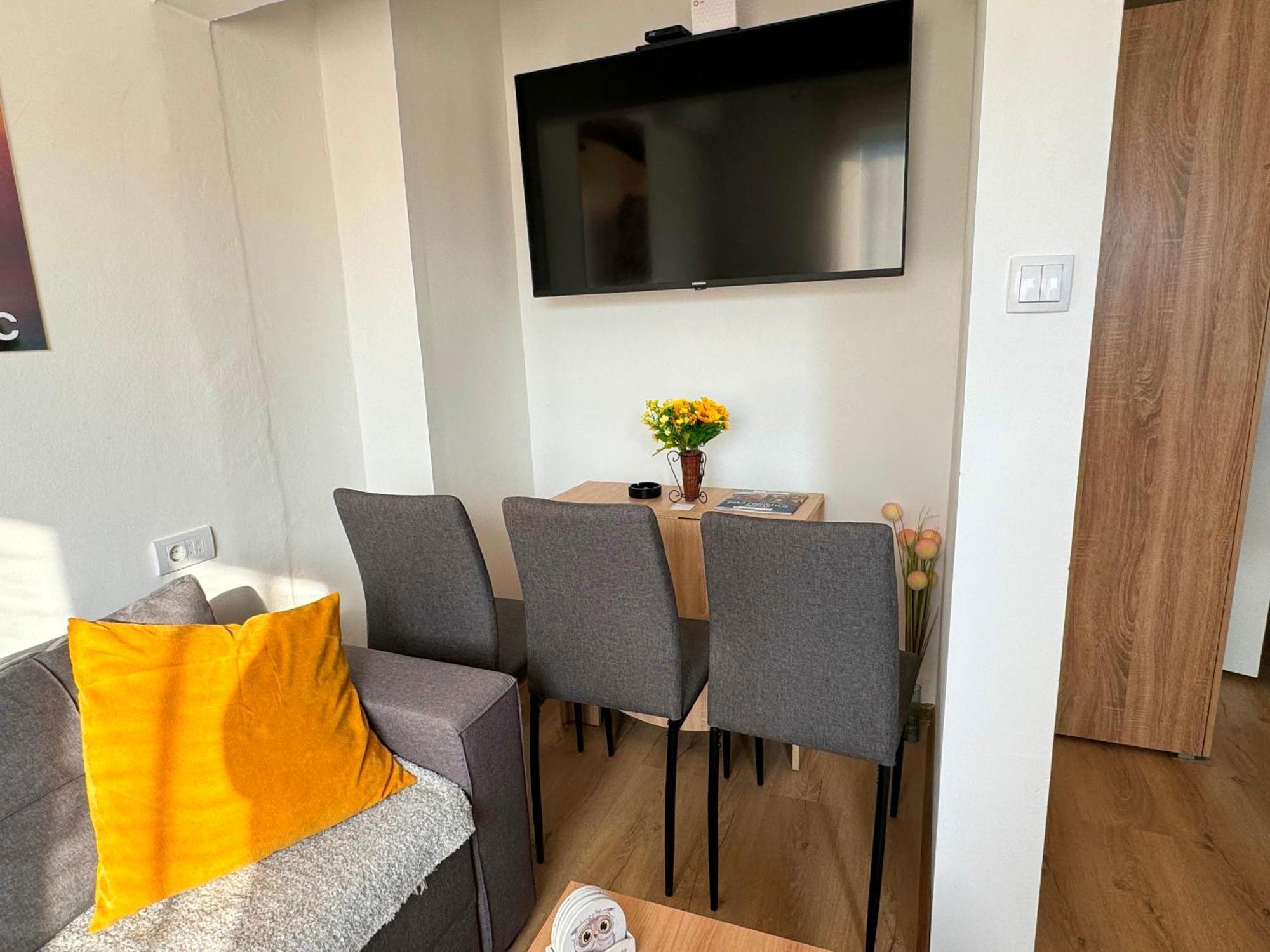 Vuk Apartman Donji Milanovac Exterior photo